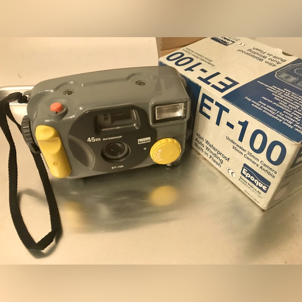 EPOQUE ET-100
Underwater 35 mm Camera
Waterproof to 45 meters